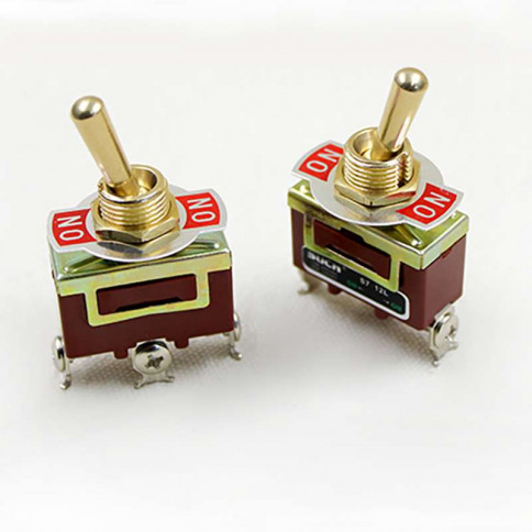 Double-circuit toggle or rocker switch with screw terminal block