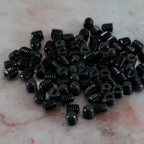 Vis en plastique noir M4 sans tête longueur 4mm vendu en lot de 10, 100 ou  1000 pièces