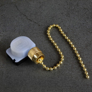 Pull switch for lamp with chain for mounting on M10 threaded head