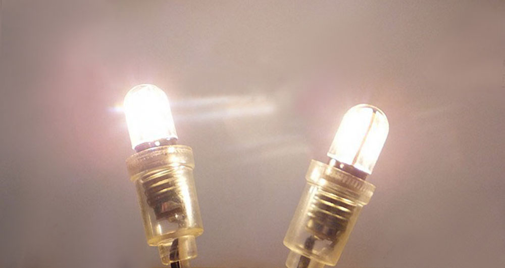 Ampoule-E10 quatre LED SMD 2835 lumière