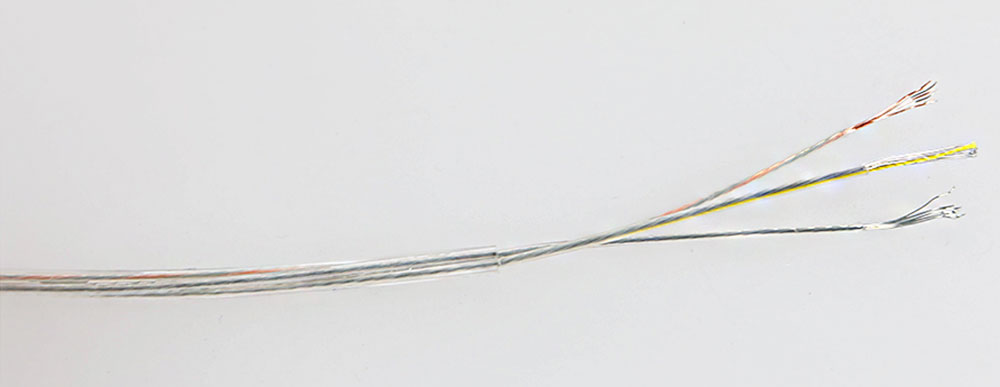 Câble électrique avec trois conducteurs 3x0.3mm² sur gaine transparente PVC et câble isolé téflon