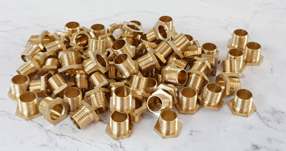 Douille filetée creuse en laiton M10 x 1 – Hexagonale 13 mm – Spéciale lustrerie